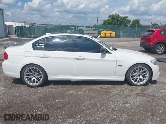 ✅ 2011 BMW 3 Series 335d • VIN: WBAPN7C5XBA949226 • Lot: 42644912. Wystawiony na IAAI z przebiegiem 94 160 mil. Bezpłatny archiwum sprzedaży aukcyjnych z USA i szczegółowy raport historii pojazdu na DreamBid. Zdjęcie 12.