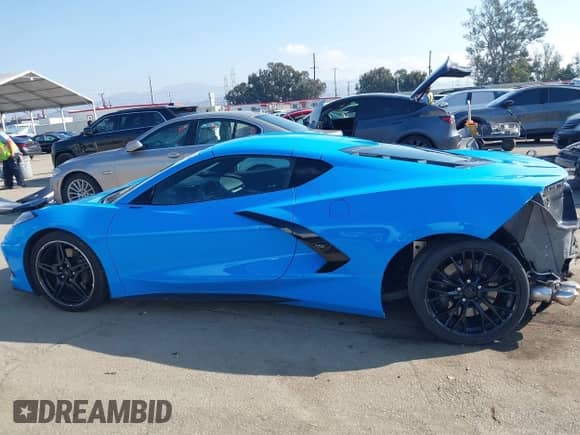 2021 Chevrolet Corvette 2LT z VIN 1G1YB2D44M5101758, wystawiony jako IAAI lot #41381304 z przebiegiem 11 843 mil mil oraz . Historia ofert i sprzedaży dostępna na DreamBid. Obrazek 14.