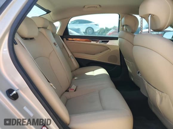 ✅ 2015 Hyundai Genesis 3.8L • VIN: KMHGN4JE5FU082158 • Lot: 67897584. Wystawiony na Copart z przebiegiem 77 268 mil. Bezpłatny archiwum sprzedaży aukcyjnych z USA i szczegółowy raport historii pojazdu na DreamBid. Zdjęcie 10.