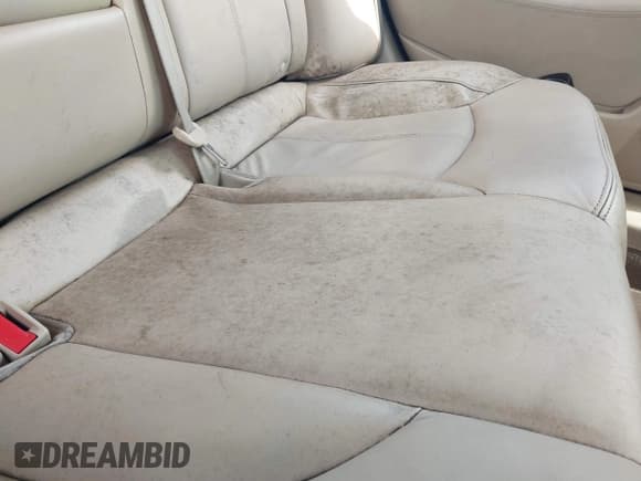 ✅ 2013 Buick LaCrosse Leather • VIN: 1G4GC5ERXDF257286 • Lot: 41682197. Listed on IAAI with 196,015 mi. Free auction sales archive from the USA and detailed vehicle history report at DreamBid. Image 17.