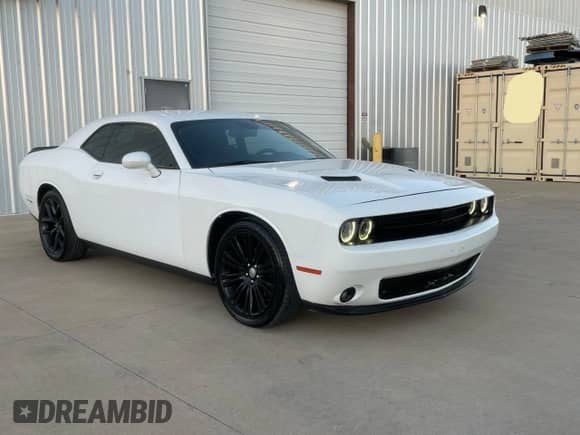 2020 Dodge Challenger SXT z VIN 2C3CDZAG2LH182628, wystawiony jako Copart lot #91722545 z przebiegiem 157 626 mil mil oraz Czysty tytuł • Clean title. Historia ofert i sprzedaży dostępna na DreamBid. Obrazek 1.