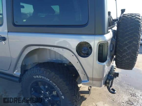 ✅ 2021 Jeep Wrangler Islander • VIN: 1C4GJXAN8MW601514 • Lot: 43403702. Wystawiony na IAAI z przebiegiem 41 567 mil. Bezpłatny archiwum sprzedaży aukcyjnych z USA i szczegółowy raport historii pojazdu na DreamBid. Zdjęcie 6.