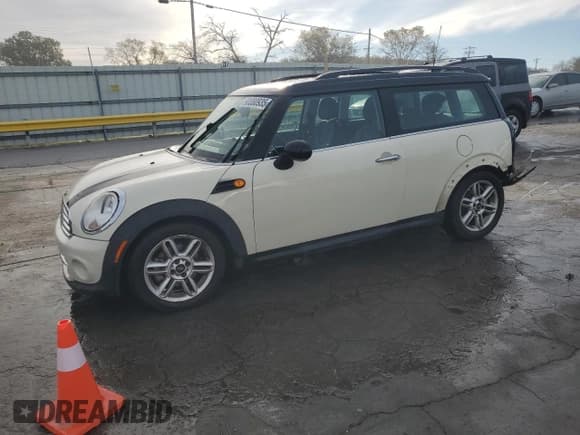 ✅ 2011 MINI Clubman • VIN: WMWZF3C53BTX81917 • Lot: 90080935. Listed on Copart with 119,868 mi. Free auction sales archive from the USA and detailed vehicle history report at DreamBid. Image 1.