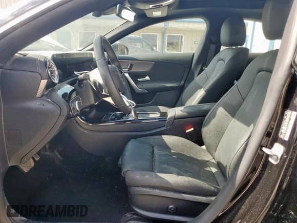 2025 Mercedes-Benz CLA 250 с VIN W1K5J4GB5SN504363, выставлен на аукционе Copart как лот 67101175 с пробегом 1 854 миль миль и Списание • Salvage title. История ставок и продаж доступна на DreamBid. Изображение 7.