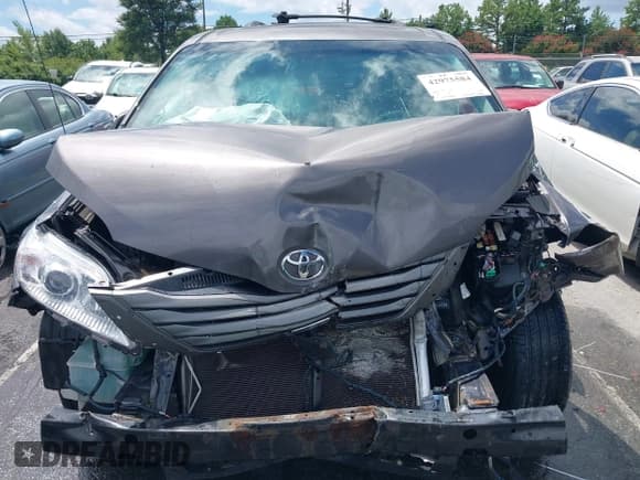 ✅ 2013 Toyota Sienna XLE AAS • VIN: 5TDYK3DC8DS357402 • Lot: 42975584. Listed on IAAI with 175,883 mi. Free auction sales archive from the USA and detailed vehicle history report at DreamBid. Image 10.