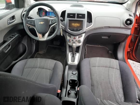 ✅ 2013 Chevrolet Sonic LT • VIN: 1G1JC6SHXD4142896 • Лот: 75015374. Размещён на Copart с пробегом 150 472 миль миль. Получите бесплатный доступ к архиву аукционных продаж из США и посмотрите подробный отчёт об истории автомобиля на DreamBid. Изображение 8.