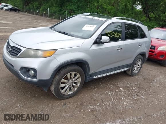 ✅ 2011 Kia Sorento EX • VIN: 5XYKUDA25BG182733 • Lot: 42378639. Listed on IAAI with 151,847 mi. Free auction sales archive from the USA and detailed vehicle history report at DreamBid. Image 2.