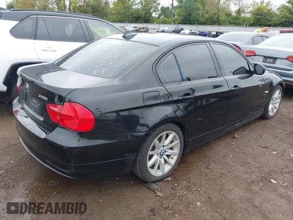 ✅ 2010 BMW 3 Series 328i • VIN: WBAPH7C57AE129667 • Lot: 43387779. Listed on IAAI with 147,089 mi. Free auction sales archive from the USA and detailed vehicle history report at DreamBid. Image 4.