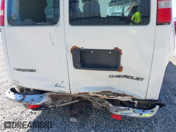 ✅ 2003 Chevrolet Express Cargo • VIN: 1GCHG35UX31146643 • Lot: 43101289. Listed on IAAI with 204,618 mi. Free auction sales archive from the USA and detailed vehicle history report at DreamBid. Image 14.