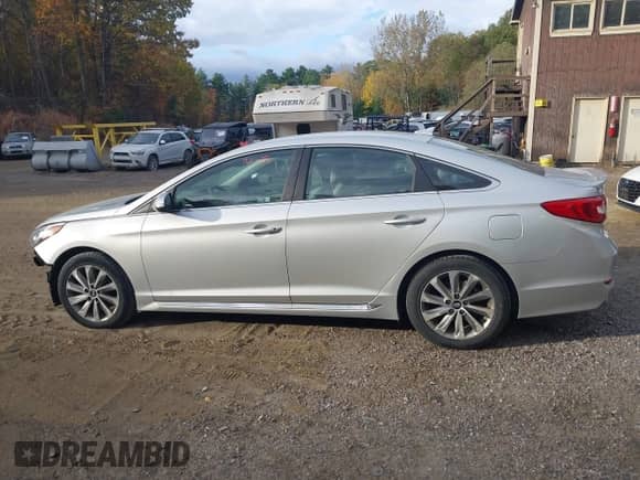 2015 Hyundai Sonata Limited z VIN 5NPE34AF1FH022124, wystawiony jako IAAI lot #43488483 z przebiegiem 122 173 mil mil oraz . Historia ofert i sprzedaży dostępna na DreamBid. Obrazek 14.