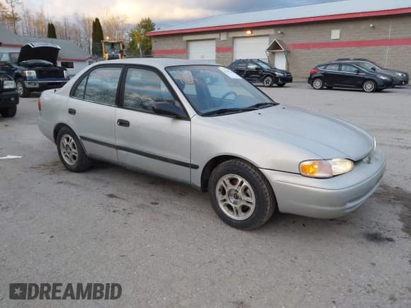 ✅ 2000 Chevrolet Prizm • VIN: 1Y1SK5281YZ411235 • Lot: 43719764. Listed on IAAI with 96,400 mi. Free auction sales archive from the USA and detailed vehicle history report at DreamBid. Image 1.