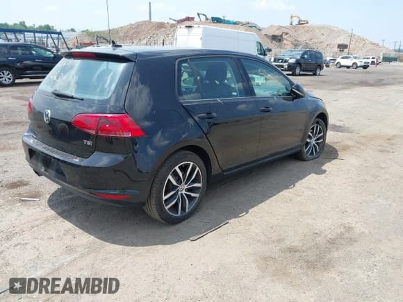 ✅ 2017 Volkswagen Golf S • VIN: 3VW217AU9HM040972 • Lot: 42516029. Listed on IAAI with 35,892 mi. Free auction sales archive from the USA and detailed vehicle history report at DreamBid. Image 4.