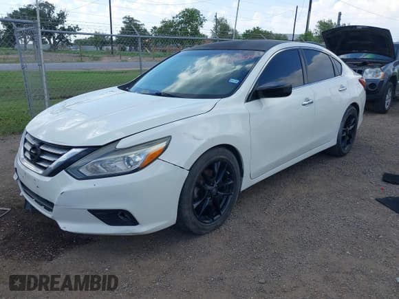 ✅ 2018 Nissan Altima SV • VIN: 1N4AL3AP6JC161225 • Lot: 43012884. Wystawiony na IAAI z przebiegiem 133 794 mil. Bezpłatny archiwum sprzedaży aukcyjnych z USA i szczegółowy raport historii pojazdu na DreamBid. Zdjęcie 2.