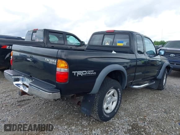 ✅ 2002 Toyota Tacoma • VIN: 5TEWN72N72Z058610 • Lot: 42376830. Wystawiony na IAAI z przebiegiem 210 929 mil. Bezpłatny archiwum sprzedaży aukcyjnych z USA i szczegółowy raport historii pojazdu na DreamBid. Zdjęcie 4.