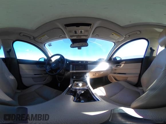 ✅ 2016 Jaguar XF 35t Prestige • VIN: SAJBK4BV2GCY19251 • Lot: 43459912. Wystawiony na IAAI z przebiegiem 97 150 mil. Bezpłatny archiwum sprzedaży aukcyjnych z USA i szczegółowy raport historii pojazdu na DreamBid. Zdjęcie 18.