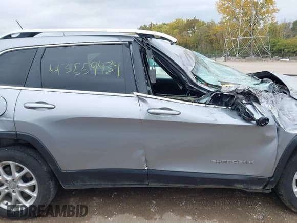 ✅ 2014 Jeep Cherokee Latitude • VIN: 1C4PJLCS0EW101599 • Lot: 43559434. Listed on IAAI with 129,767 mi. Free auction sales archive from the USA and detailed vehicle history report at DreamBid. Image 13.