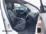 ✅ 2017 Volvo XC60 Inscription • VIN: YV440MDU6H2023396 • Lot: 43425784. Wystawiony na IAAI z przebiegiem 82 759 mil. Bezpłatny archiwum sprzedaży aukcyjnych z USA i szczegółowy raport historii pojazdu na DreamBid. Zdjęcie 5.