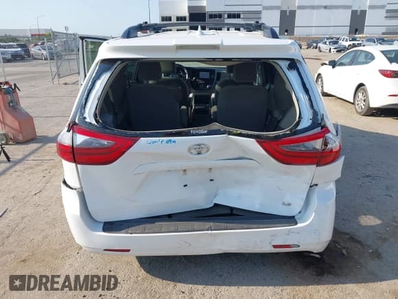 ✅ 2020 Toyota Sienna LE Auto Access Seat • VIN: 5TDKZ3DC5LS048258 • Лот: 42944042. Опубликован ранее на IAAI с пробегом 85 389 миль. Бесплатный доступ к архиву аукционных продаж из США и подробный отчёт об истории автомобиля на DreamBid. Изображение 6.