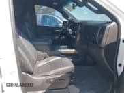 ✅ 2019 Chevrolet Silverado 1500 High Country • VIN: 3GCUYHEL4KG127750 • Lot: 43215730. Wystawiony na IAAI z przebiegiem 100 824 mil. Bezpłatny archiwum sprzedaży aukcyjnych z USA i szczegółowy raport historii pojazdu na DreamBid. Zdjęcie 5.