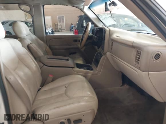 ✅ 2004 Chevrolet Suburban LT • VIN: 1GNFK16Z24J155382 • Lot: 42535633. Listed on IAAI with 334,407 mi. Free auction sales archive from the USA and detailed vehicle history report at DreamBid. Image 5.