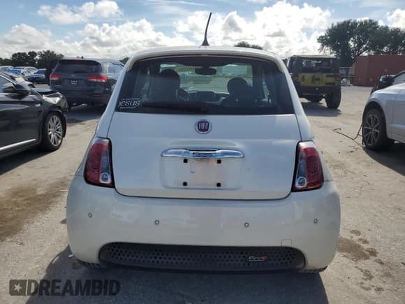 ✅ 2017 FIAT 500e • VIN: 3C3CFFGE3HT609232 • Lot: 69082054. Listed on Copart with 66,278 mi. Free auction sales archive from the USA and detailed vehicle history report at DreamBid. Image 6.