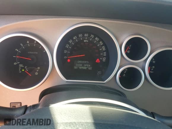 ✅ 2013 Toyota Sequoia Platinum • VIN: 5TDDW5G1XDS087470 • Лот: 85761635. Опубликован ранее на Copart с пробегом 167 846 миль. Бесплатный доступ к архиву аукционных продаж из США и подробный отчёт об истории автомобиля на DreamBid. Изображение 9.