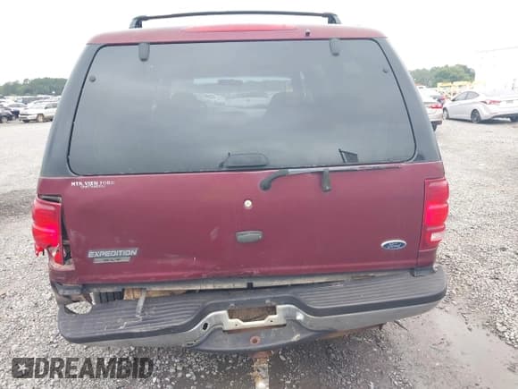 ✅ 1998 Ford Expedition XLT • VIN: 1FMPU18L4WLA98895 • Lot: 42917645. Wystawiony na IAAI z przebiegiem 170 290 mil. Bezpłatny archiwum sprzedaży aukcyjnych z USA i szczegółowy raport historii pojazdu na DreamBid. Zdjęcie 16.