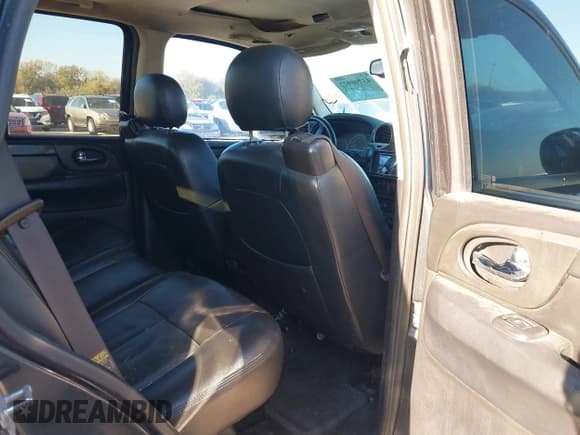 ✅ 2005 GMC Envoy SLE • VIN: 1GKDS13S652243620 • Lot: 43790972. Listed on IAAI with 301,454 mi. Free auction sales archive from the USA and detailed vehicle history report at DreamBid. Image 8.