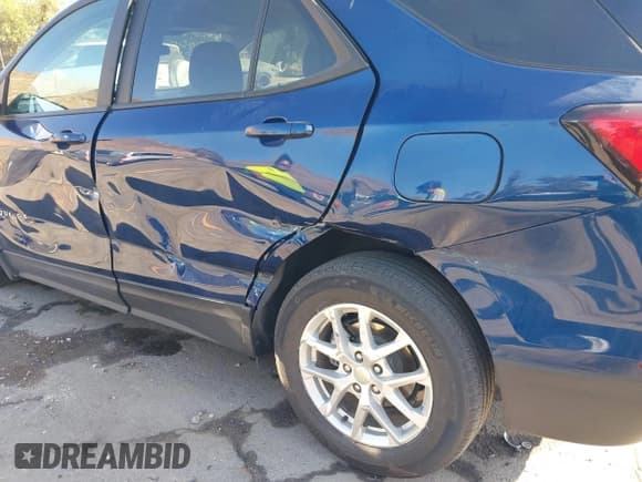 ✅ 2022 Chevrolet Equinox LS • VIN: 3GNAXHEV6NS242656 • Lot: 42979446. Listed on IAAI with 16,852 mi. Free auction sales archive from the USA and detailed vehicle history report at DreamBid. Image 18.