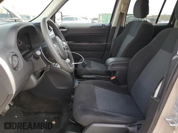 ✅ 2017 Jeep Patriot Sport • VIN: 1C4NJPBA2HD158409 • Lot: 47169154. Listed on Copart with 58,890 mi. Free auction sales archive from the USA and detailed vehicle history report at DreamBid. Image 7.