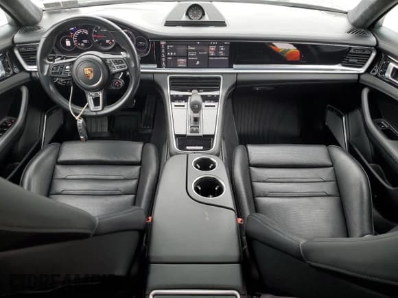 ✅ 2019 Porsche Panamera • VIN: WP0CF2A78KL195141 • Lot: 68950945. Wystawiony na Copart z przebiegiem 56 686 mil. Bezpłatny archiwum sprzedaży aukcyjnych z USA i szczegółowy raport historii pojazdu na DreamBid. Zdjęcie 8.