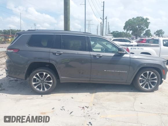 ✅ 2022 Jeep Grand Cherokee Overland • VIN: 1C4RJJDG5N8567637 • Lot: 39341447. Listed on IAAI with 26,871 mi. Free auction sales archive from the USA and detailed vehicle history report at DreamBid. Image 13.