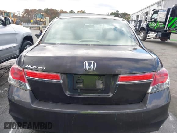 ✅ 2012 Honda Accord LX • VIN: 1HGCP2F32CA009398 • Лот: 43636496. Опубликован ранее на IAAI с пробегом 238 255 миль. Бесплатный доступ к архиву аукционных продаж из США и подробный отчёт об истории автомобиля на DreamBid. Изображение 17.