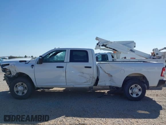 ✅ 2023 Ram 2500 Tradesman • VIN: 3C6UR5HJXPG631739 • Лот: 41382584. Опубликован ранее на IAAI с пробегом 45 385 миль. Бесплатный доступ к архиву аукционных продаж из США и подробный отчёт об истории автомобиля на DreamBid. Изображение 14.