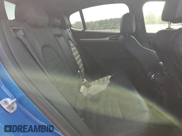 ✅ 2024 Alfa Romeo Stelvio Ti • VIN: ZASPAKBN5R7D71800 • Lot: 68111995. Wystawiony na Copart z przebiegiem 18 929 mil. Bezpłatny archiwum sprzedaży aukcyjnych z USA i szczegółowy raport historii pojazdu na DreamBid. Zdjęcie 11.