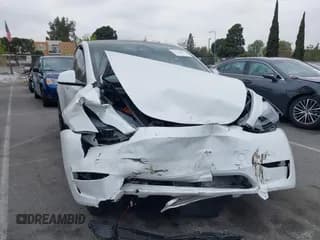 ✅ 2024 Tesla Model Y • VIN: 7SAYGDED6RF166543 • Lot: 41713362. Wystawiony na IAAI z przebiegiem Nie podano. Bezpłatny archiwum sprzedaży aukcyjnych z USA i szczegółowy raport historii pojazdu na DreamBid. Zdjęcie 1.