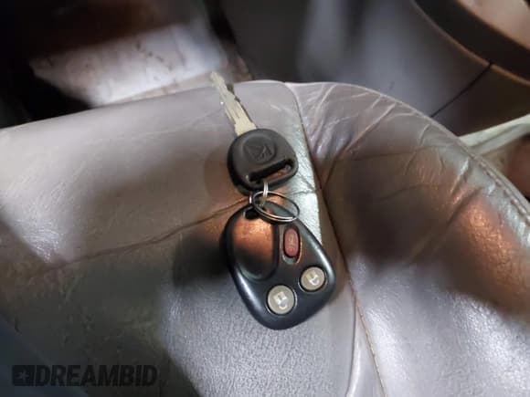 ✅ 2005 Saturn VUE • VIN: 5GZCZ634X5S812114 • Lot: 41300095. Wystawiony na IAAI z przebiegiem 280 854 mil. Bezpłatny archiwum sprzedaży aukcyjnych z USA i szczegółowy raport historii pojazdu na DreamBid. Zdjęcie 11.