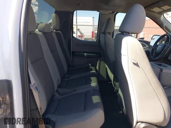 ✅ 2019 Ford F-150 XL • VIN: 1FTFX1E5XKKE53078 • Lot: 43477550. Wystawiony na IAAI z przebiegiem 169 824 mil. Bezpłatny archiwum sprzedaży aukcyjnych z USA i szczegółowy raport historii pojazdu na DreamBid. Zdjęcie 8.