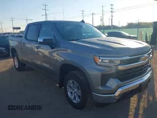 2026 Chevrolet Silverado 1500 LT z VIN 3GCUKDED5TG130130, wystawiony jako IAAI lot #43613368 z przebiegiem 3 302 mil mil oraz . Historia ofert i sprzedaży dostępna na DreamBid. Obrazek 1.