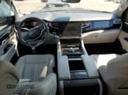 ✅ 2023 Jeep Wagoneer • VIN: 1C4SJUAP1PS579930 • Lot: 69988385. Wystawiony na Copart z przebiegiem 54 732 mil. Bezpłatny archiwum sprzedaży aukcyjnych z USA i szczegółowy raport historii pojazdu na DreamBid. Zdjęcie 8.