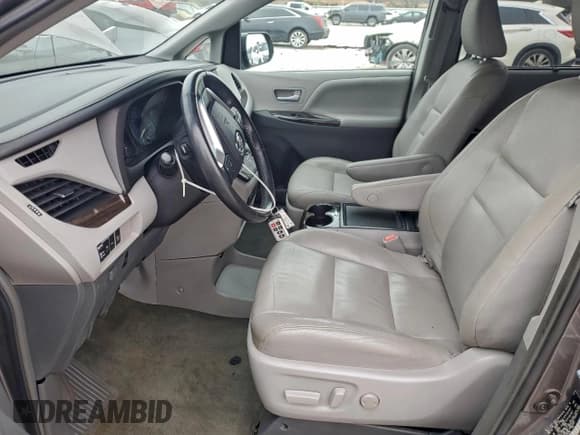 ✅ 2017 Toyota Sienna XLE Premium • VIN: 5TDYZ3DC2HS787380 • Lot: 95208605. Listed on Copart with 80,036 mi. Free auction sales archive from the USA and detailed vehicle history report at DreamBid. Image 7.