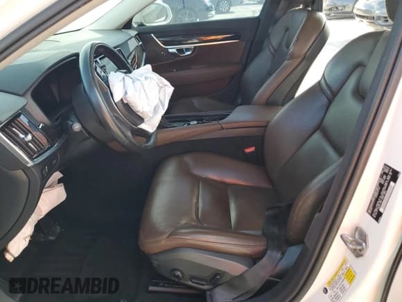 ✅ 2018 Volvo S90 Momentum • VIN: LVY982MK5JP018647 • Лот: 82325775. Опубликован ранее на Copart с пробегом Не указан. Бесплатный доступ к архиву аукционных продаж из США и подробный отчёт об истории автомобиля на DreamBid. Изображение 7.