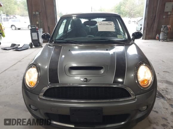 ✅ 2010 MINI Hardtop S • VIN: WMWMF7C52ATX41201 • Lot: 43229036. Wystawiony na IAAI z przebiegiem 52 853 mil. Bezpłatny archiwum sprzedaży aukcyjnych z USA i szczegółowy raport historii pojazdu na DreamBid. Zdjęcie 6.