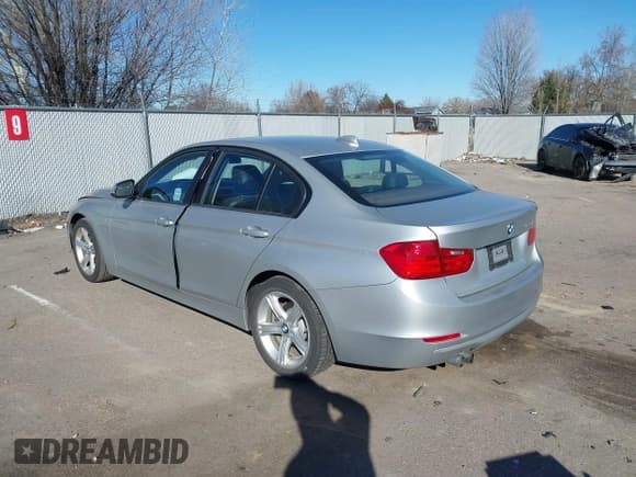 ✅ 2012 BMW 3 Series 328i • VIN: WBA3A5C53CF345021 • Лот: 41507433. Опубликован ранее на IAAI с пробегом 170 181 миль. Бесплатный доступ к архиву аукционных продаж из США и подробный отчёт об истории автомобиля на DreamBid. Изображение 3.