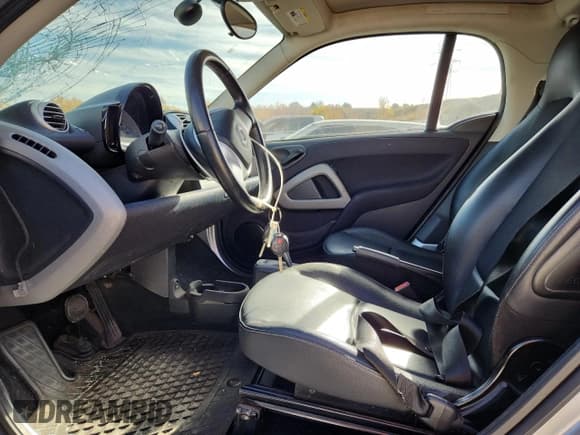 ✅ 2013 Smart fortwo Pure • VIN: WMEEJ3BA6DK623631 • Лот: 90112595. Опубликован ранее на Copart с пробегом 111 563 миль. Бесплатный доступ к архиву аукционных продаж из США и подробный отчёт об истории автомобиля на DreamBid. Изображение 7.