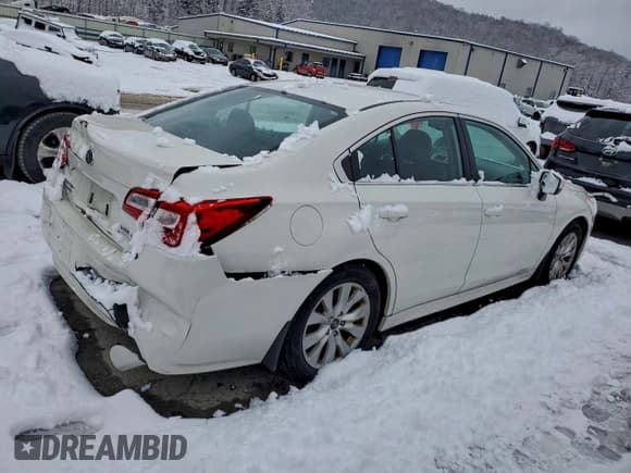 ✅ 2015 Subaru Legacy Premium • VIN: 4S3BNBC6XF3071302 • Lot: 93632845. Wystawiony na Copart z przebiegiem 184 685 mil. Bezpłatny archiwum sprzedaży aukcyjnych z USA i szczegółowy raport historii pojazdu na DreamBid. Zdjęcie 3.