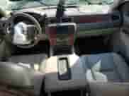 2010 Chevrolet Suburban LT z VIN 1GNUKJE39AR120047, wystawiony jako Copart lot #67310985 z przebiegiem 179 985 mil mil oraz Nie do naprawy • Non repairable. Historia ofert i sprzedaży dostępna na DreamBid. Obrazek 8.