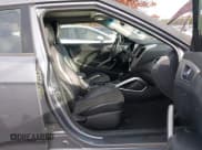 ✅ 2014 Hyundai Veloster • VIN: KMHTC6AD9EU192555 • Lot: 43606825. Wystawiony na IAAI z przebiegiem 69 171 mil. Bezpłatny archiwum sprzedaży aukcyjnych z USA i szczegółowy raport historii pojazdu na DreamBid. Zdjęcie 5.