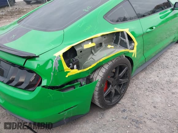 ✅ 2019 Ford Mustang GT Premium • VIN: 1FA6P8CF3K5156873 • Lot: 43633673. Wystawiony na IAAI z przebiegiem 30 947 mil. Bezpłatny archiwum sprzedaży aukcyjnych z USA i szczegółowy raport historii pojazdu na DreamBid. Zdjęcie 6.