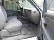 2004 Chevrolet Silverado 1500 LS z VIN 1GCEC14T24Z121685, wystawiony jako IAAI lot #42187789 z przebiegiem 121 667 mil mil oraz . Historia ofert i sprzedaży dostępna na DreamBid. Obrazek 5.